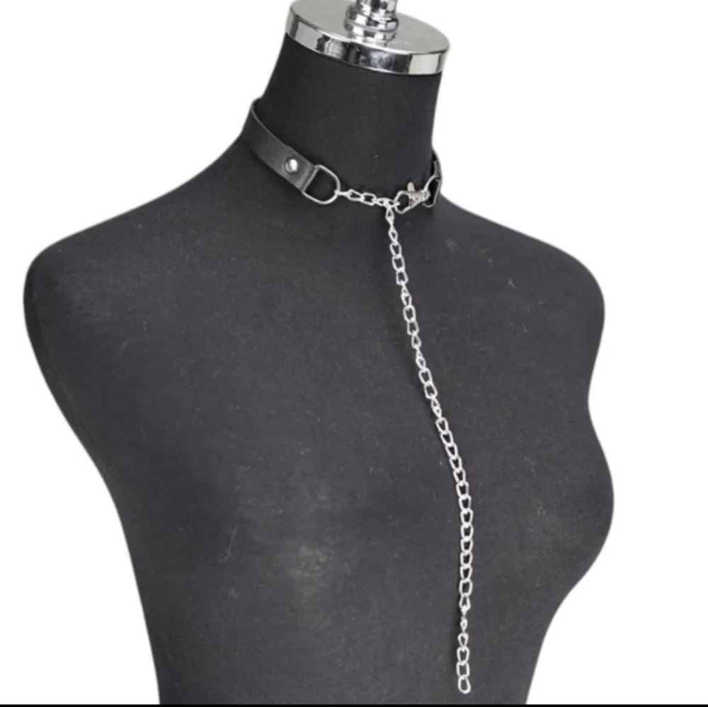 Edgy Black Choker with Silver Chain - Picture 3 of 3